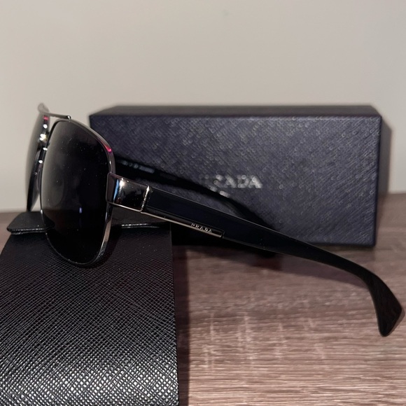 New Prada SPR 52P Sunglasses Grey Polarized Gunmetal/Black - Picture 10 of 13